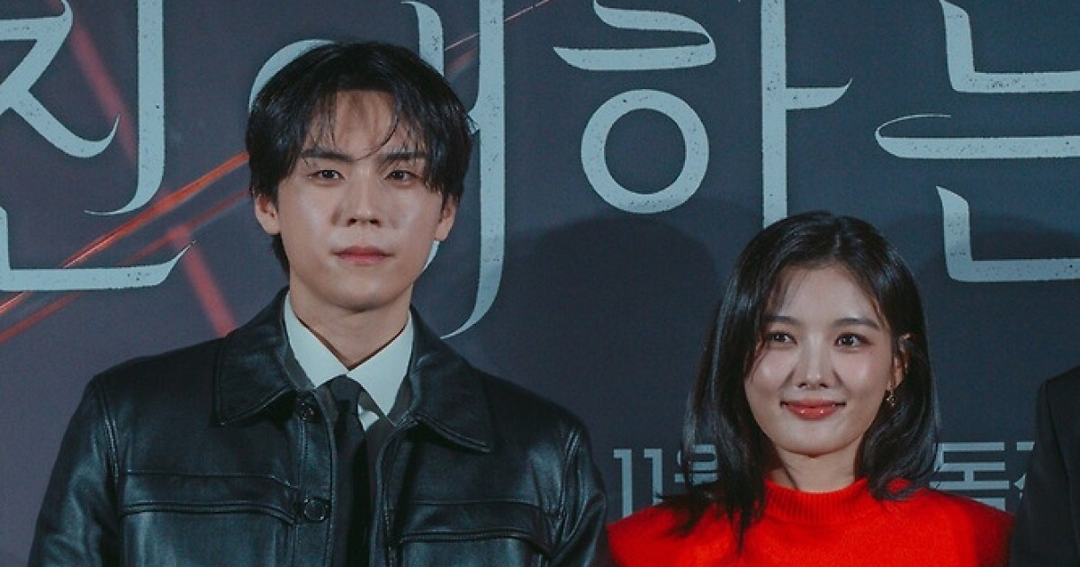 김유정, 김도훈과 열애설에 "통화 3분 내내 웃어…'친애하는 X' 잘됐으면"