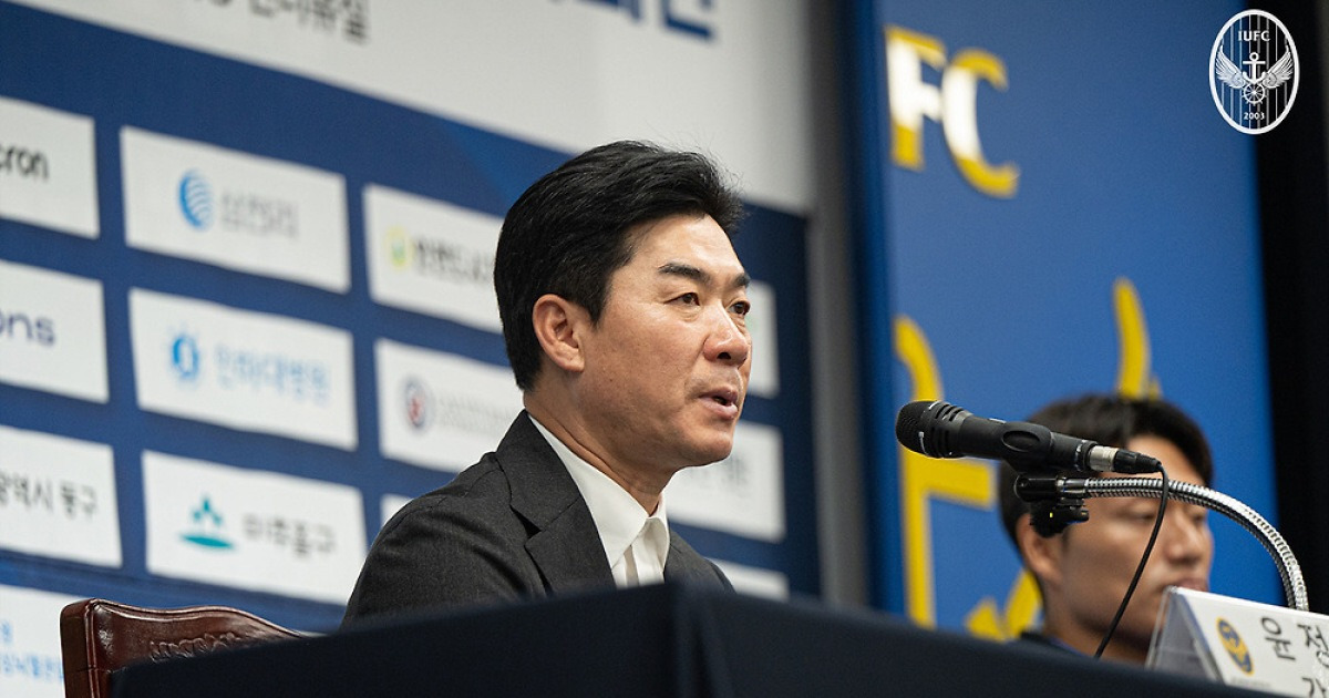 "믿음과 노력 있었기에 이 자리에" 윤정환 감독이 꼽은 우승 비결→"팬들에게 약속 지켜 기뻐" 이명주의 미소[현장인터뷰]