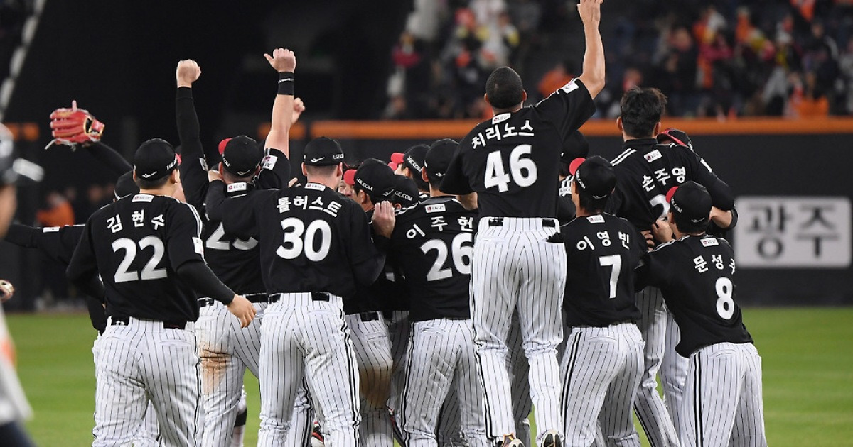 '2025 최강팀은 LG 트윈스' 4승1패 징검다리 우승, V4 완성. 3년간 두번 우승 염경엽, 명장에 오르다[KS5 리뷰]