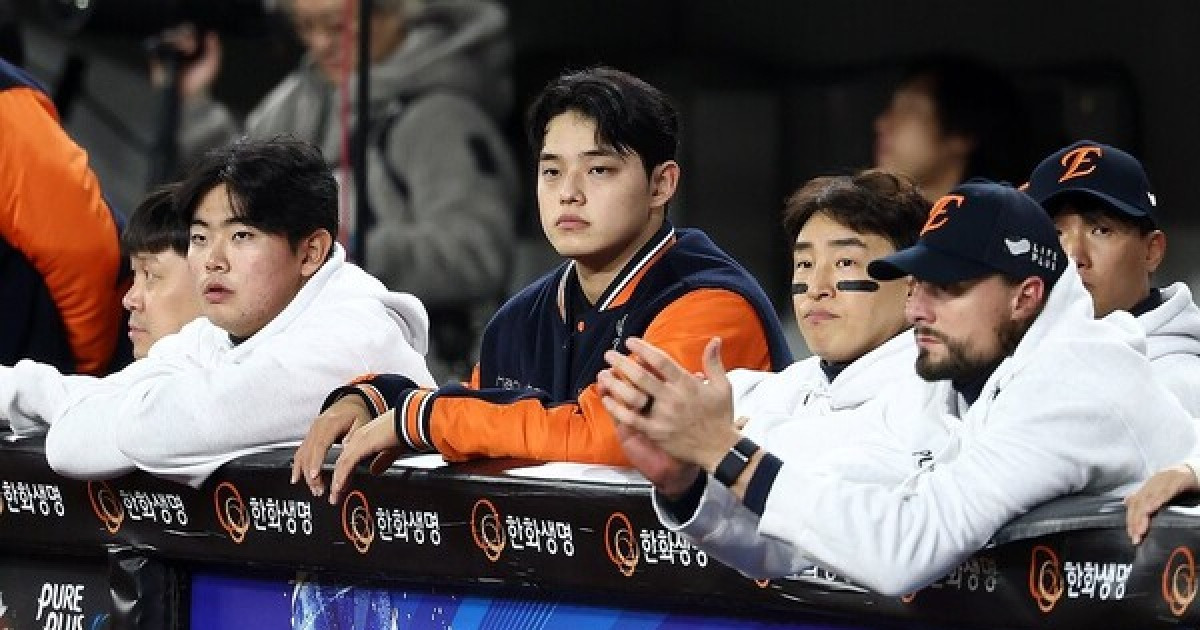 '충격의 1이닝 강판'… 한화는 왜 문동주를 조기 교체했나[KS5]