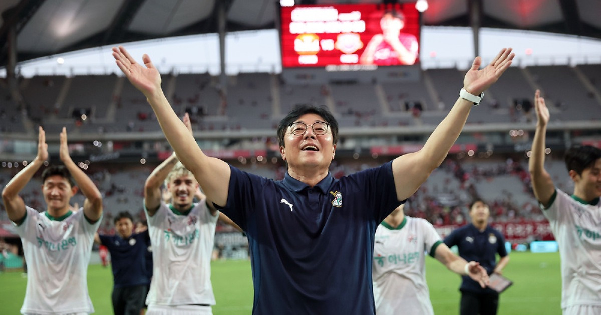 [오피셜] '강등권 싸움 → ACL 도전' 탈바꿈한 대전, 황선홍 감독과 재계약 체결