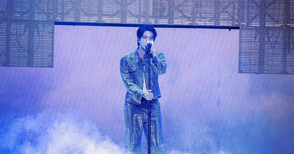 'BTS 의리' 제이홉·정국, 진 팬콘 깜짝 등장…진 "사람 아닌 신"