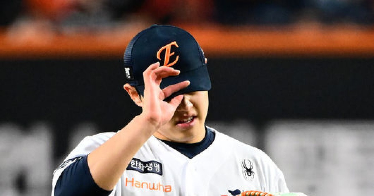 문동주도 지쳤다, 최고 시속이 150km라니…1이닝 21구 1실점 초고속 강판, 정우주 2회 투입 [KS5]