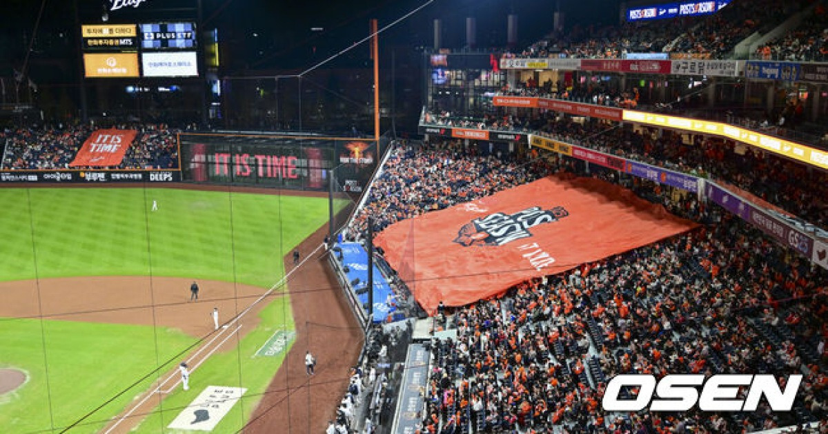 LG 2년 만에 V4? 한화 대반격?…5차전 뜨거운 열기, 1만6750석 꽉 찼다→PS 누적 관중 33만명 돌파 [KS5]