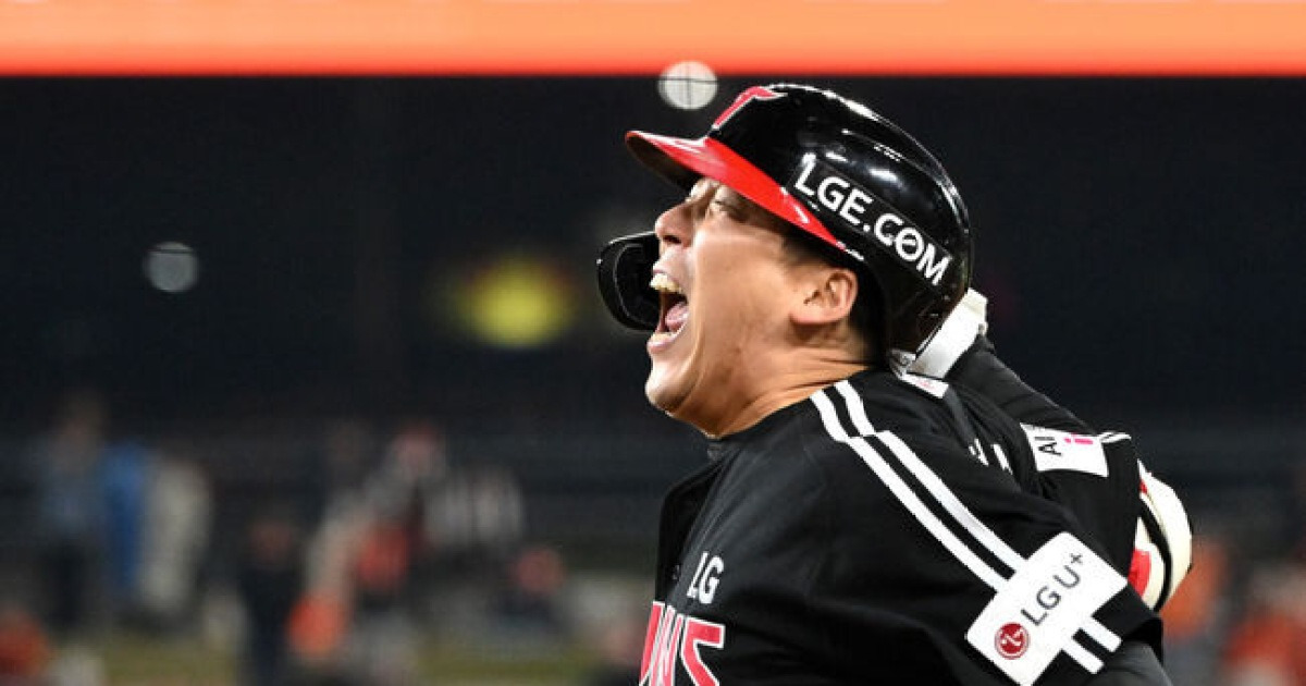 '2008년 PTSD 잊어라' LG 라커룸 리더 김현수, 첫 한국시리즈 MVP 품다 "아내 너무 사랑해" [KS5]