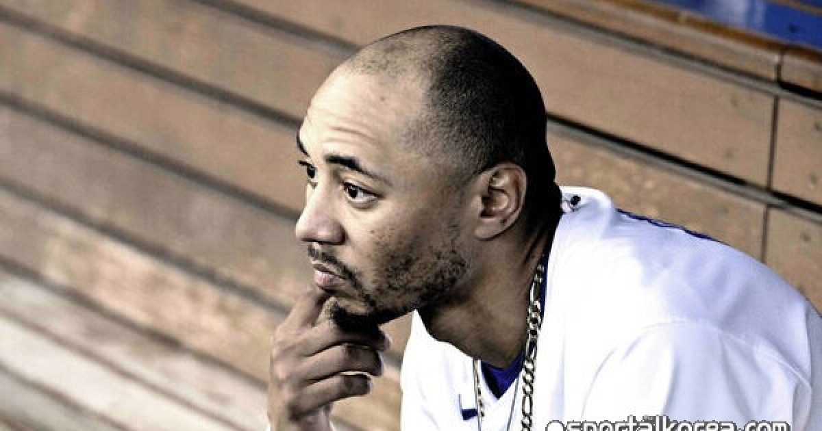 "정말 형편없다" 12년 만의 최악 부진에 빠진 베츠...타율 0.130·無홈런→'오타니 뒷자리' 버겁나