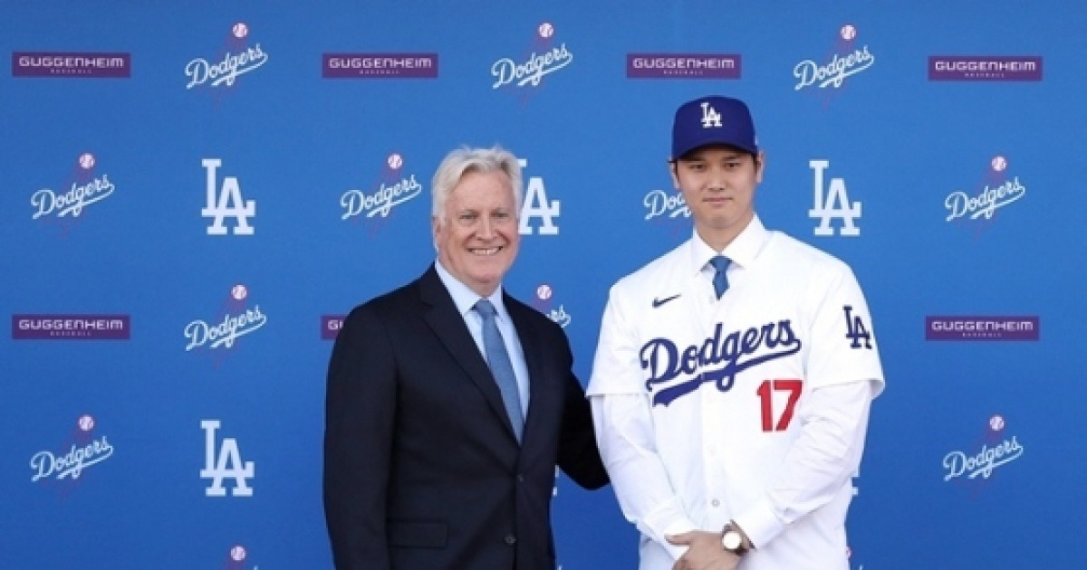 무려 '14조 2840억' 역대 최고액 구단 매각 마무리... '46년 만에' 레이커스 주인 바뀌었다