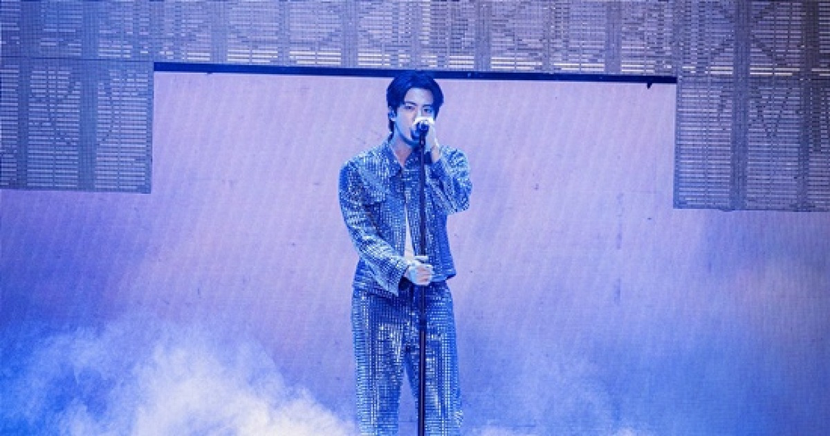 "컴백 준비…단체로 찾아올 것"…BTS 진, 솔로 콘서트 이어 완전체 예고까지 (엑's 현장)[종합]