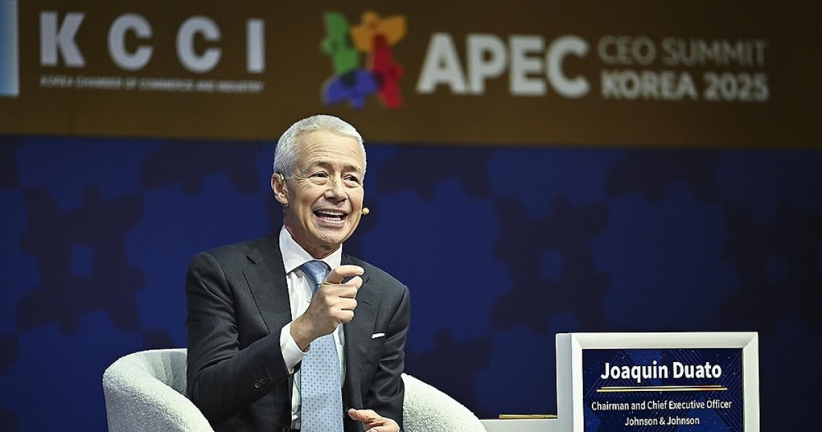 APEC CEO 서밋, 연설하는 존슨앤존슨 CEO