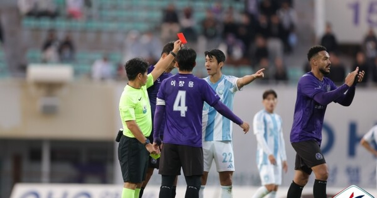 PK 막혀도 몰아친 안양, 울산은 퇴장으로 자멸했다 [안양에서]