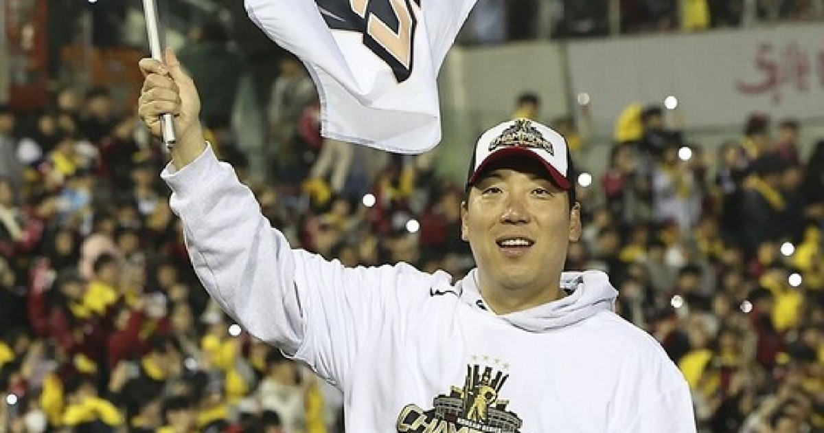 포수 김현수, 타자 김진성 향해 발길질… 몸싸움 펼쳐진 잠실구장[LG V4]