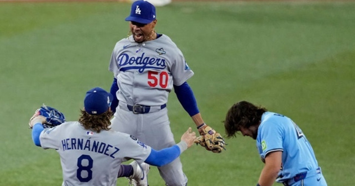 다저스, '단기전은 이런 것'…7차전 선발 투입 '초강수'로 토론토 3-1 격파 [WS 6차전]