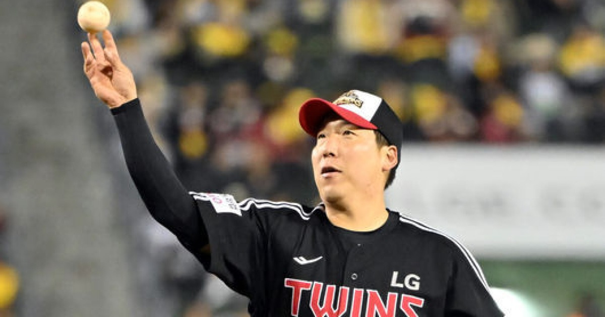 KS 만큼 뜨거운 청백전, 2만2000명 관중 열광하다...'오지환 빙의' 임찬규, 환상의 슬라이딩 캐치...투수 박동원 'KKK', 장현식 파울 홈런 [잠실 현장]