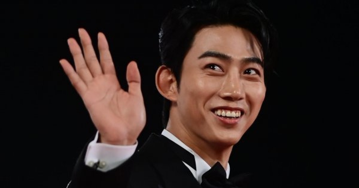 옥택연, 내년 봄 비연예인 연인과 결혼 “인생 함께 하기로” [전문]