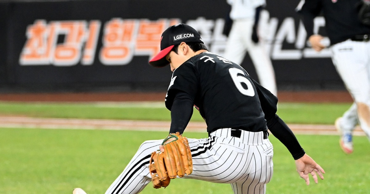 다리들어 번트 타구 흘렸던 '씬스틸러'의 어퍼컷 세리머니 "내 인생 최고의 선택"