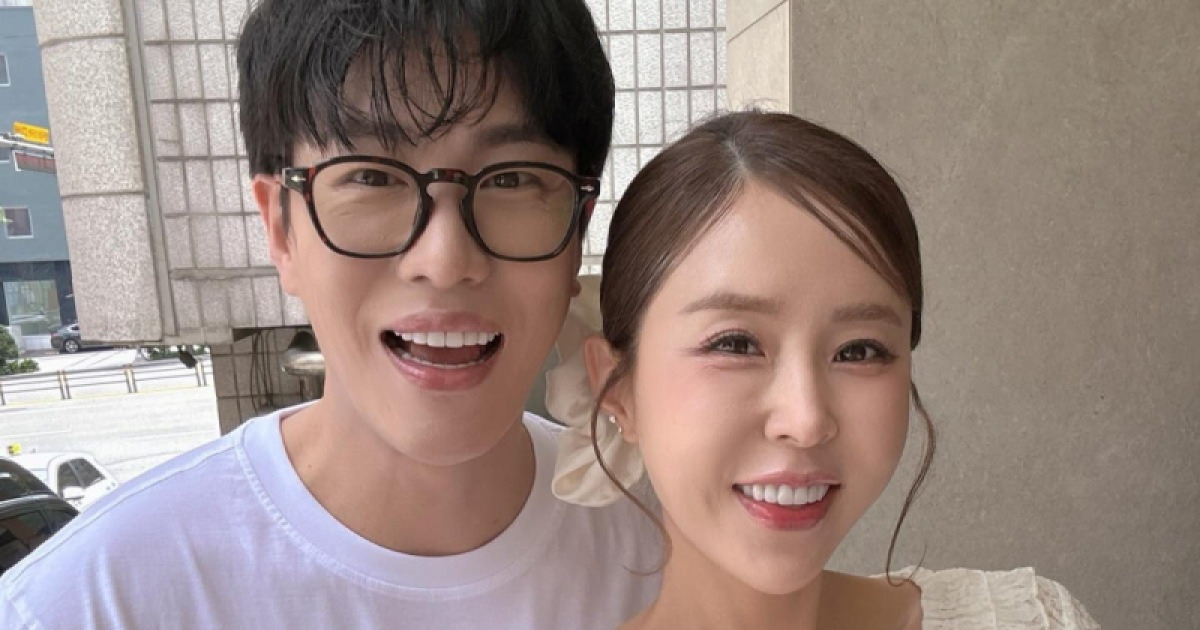 신지, 부친 고희연 가족사진 공개…예비사위 ♥문원도 함께였다