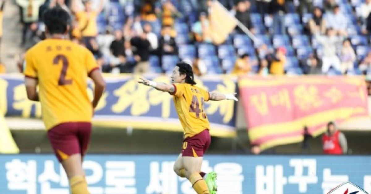 '신창무-프리드욘슨 골 폭발' 광주, 제주 2-0 꺾고 K리그1 잔류 확정