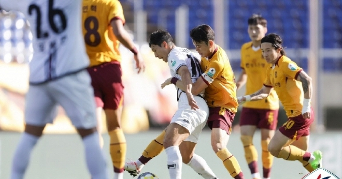 경기력 좋았지만 광주전 0-2 패배... ‘강등 위기’ 제주 김정수 대행 “공격 많이 해도 득점 못하면 패한다는 걸 절실히 느꼈다” [MK광주]