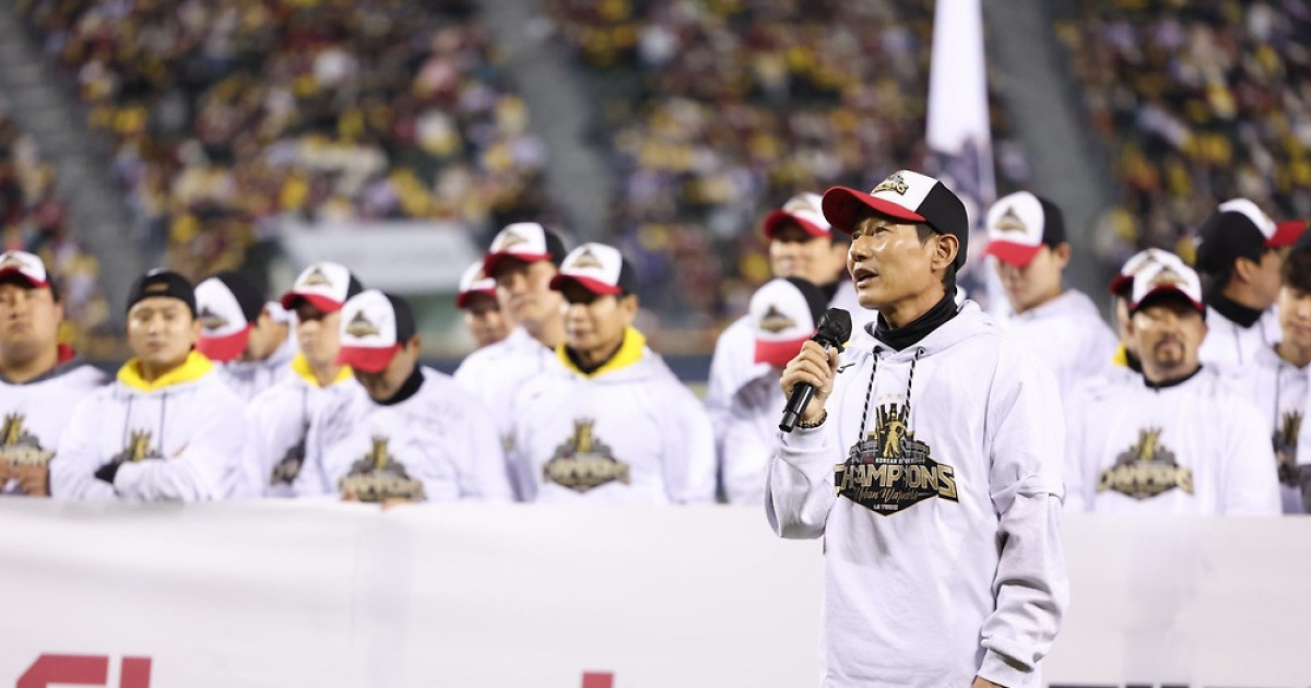 ‘재계약 합의’ 3년 계약에 2회 우승…LG 염경엽 감독, 사실상 사령탑 최고 대우 예약