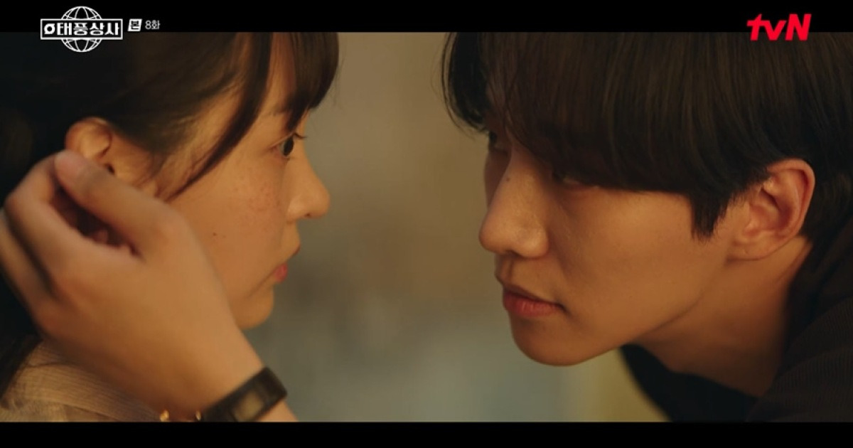 이준호, 김민하 머리 넘겨주며 “아유 예쁘다”…유죄 멘트 남발 (태풍상사)