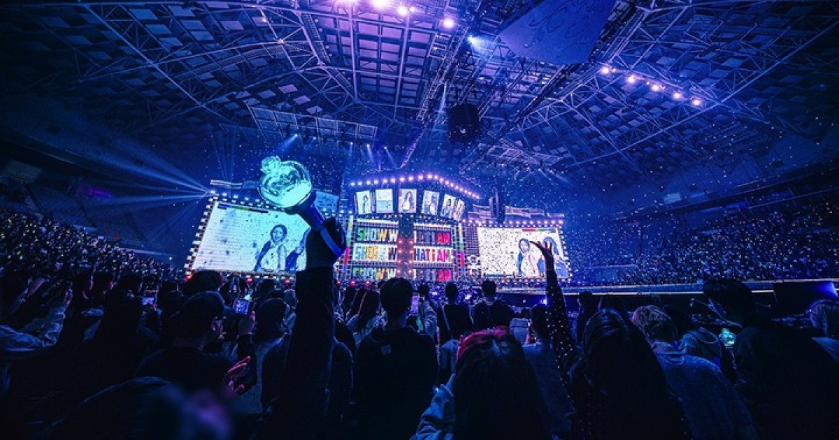 "전 세계 다이브 만나고 돌아오겠다"...아이브, 눈부신 성장 보여준 '새 월드투어' 달린다[종합]