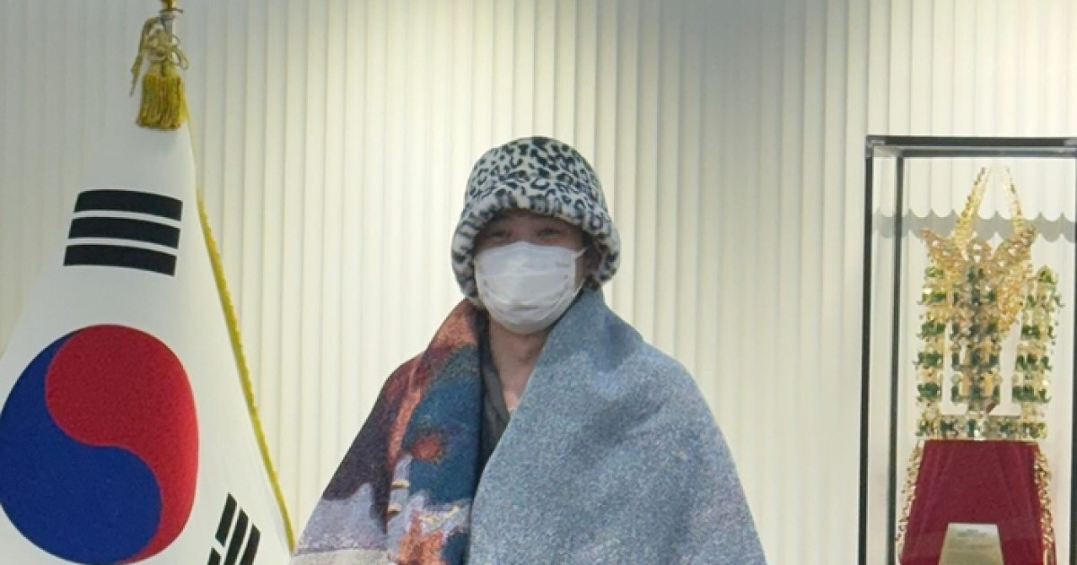 지드래곤, APEC 신라 금관 앞에서 찰칵!