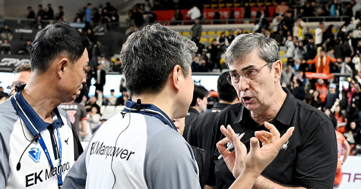 "왜 한국만 이런 식인가" 또 터진 오심 논란, V리그 열기에 '찬물' 될라…3년전과는 달라? 왜 블랑 감독은 분노했을까 [천안시선]