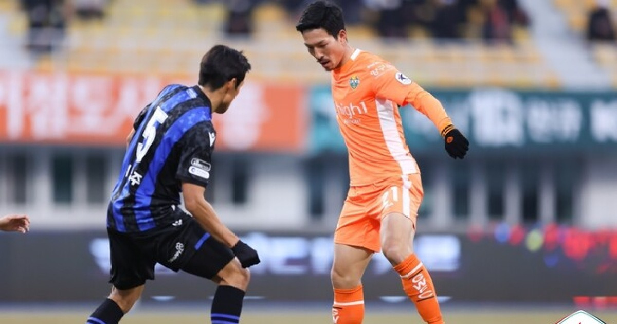 “감독이 원하는 대로 안 하면 2군으로 강등됐다”…K리그 떠난 후 ‘괴담’ 폭로한 日 MF, 어떻게 지내나→3부 리그서 핵심으로 활약 중