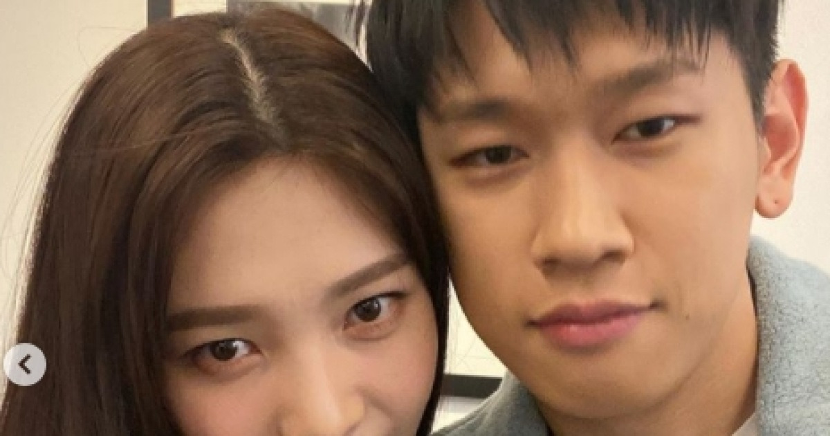 크러쉬, ♥︎조이 여동생 결혼식서 축가 불렀다…4년 넘게 열애 중