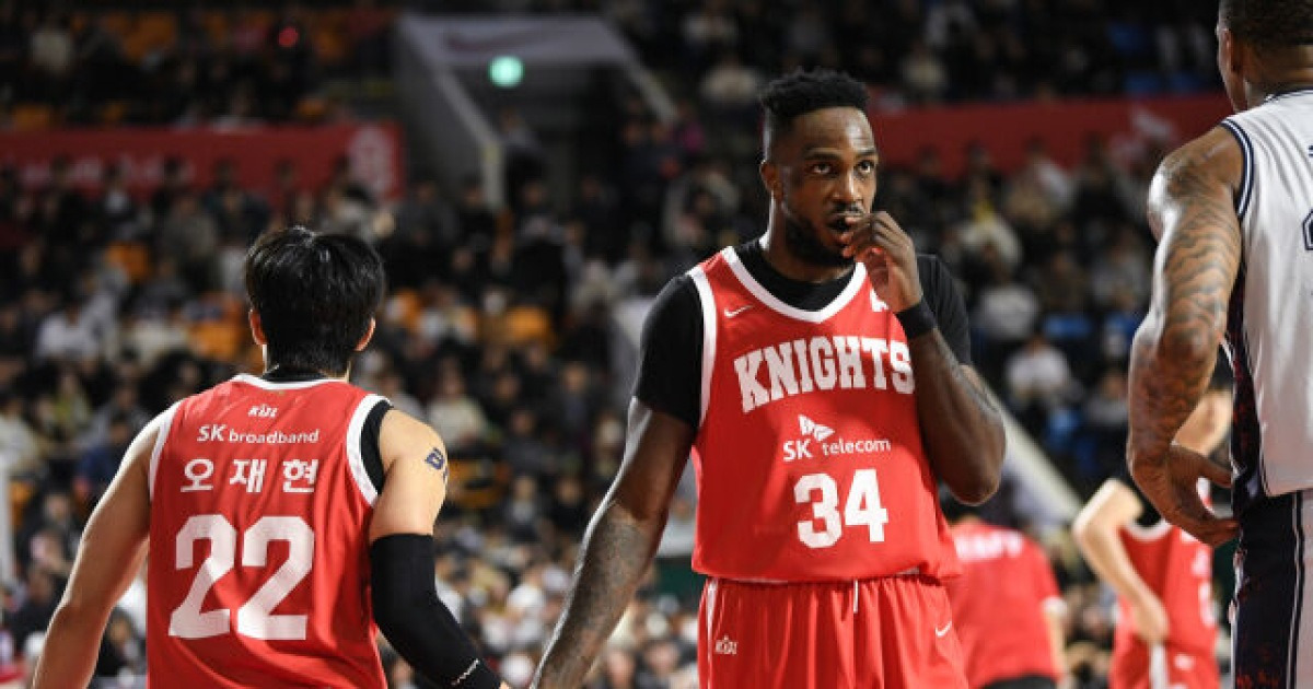 '잠실의 왕'이 돌아왔다! 워니 '부상 복귀전' 17득점 10리바운드, SK 공동 7위 점프...KCC 3연패 늪 [MD잠실]