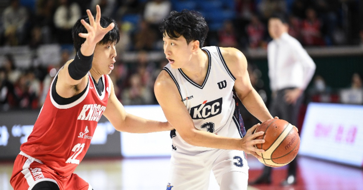 허웅 9점 막고 웃은 SK…KCC 이상민 감독 "집중 견제 스스로 이겨내야"