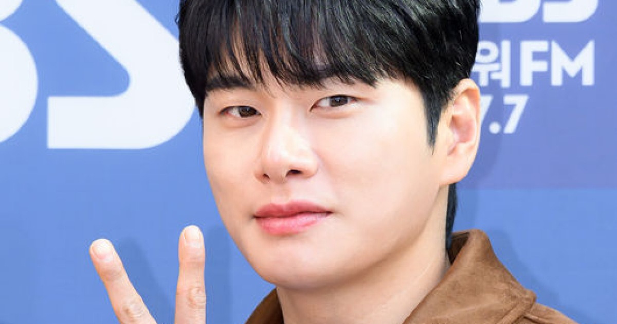 '놀뭐' PD "이이경 하차, 해외 스케줄 부담 탓..유재석 인사 전할 것"(직격인터뷰) [단독]