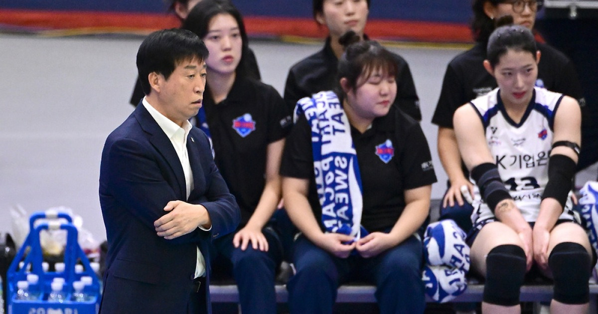 “우승후보 맞아?” 이소영 부상으로 밑그림 전체가 흔들린 IBK기업은행, 극심한 공수불균형 노출하며 현대건설에 0-3 완패하며 3연패 ‘수렁‘에 빠졌다 [수원 현장 리뷰]