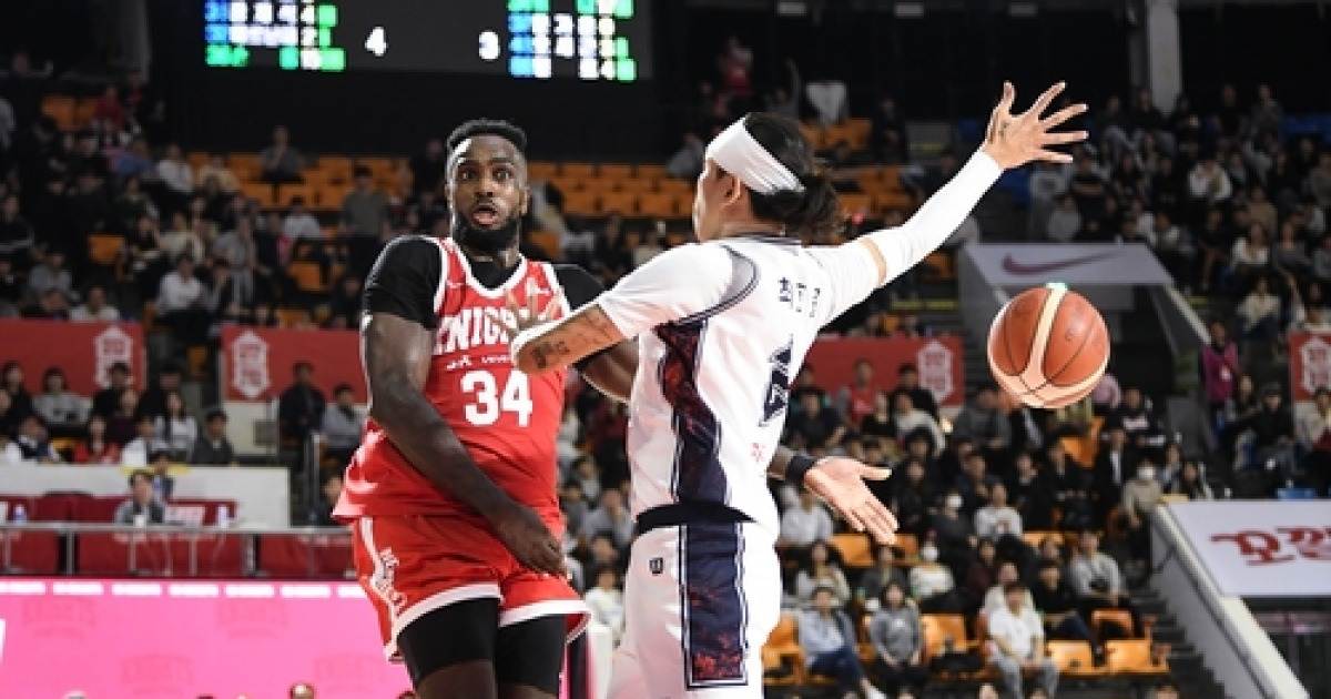 프로농구 SK, KCC 제압…돌아온 '잠실의 왕' 워니 17점(종합)