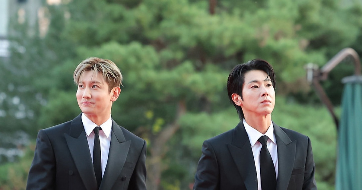 동방신기 유노윤호, 대통령 표창 소감 "22년 활동 보람 느껴"