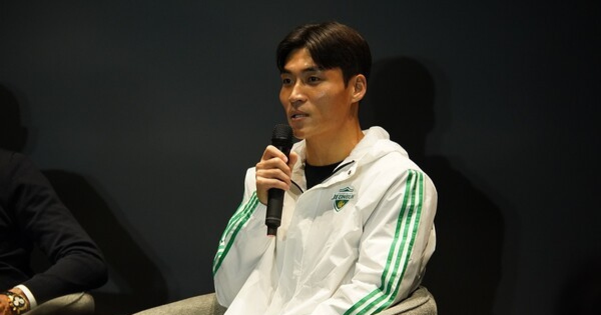 [STN 현장] 'K리그1 트로피→MVP 후보 낙찰' 박진섭, "우승 프리미엄...수상은 하늘에 맡길 것"