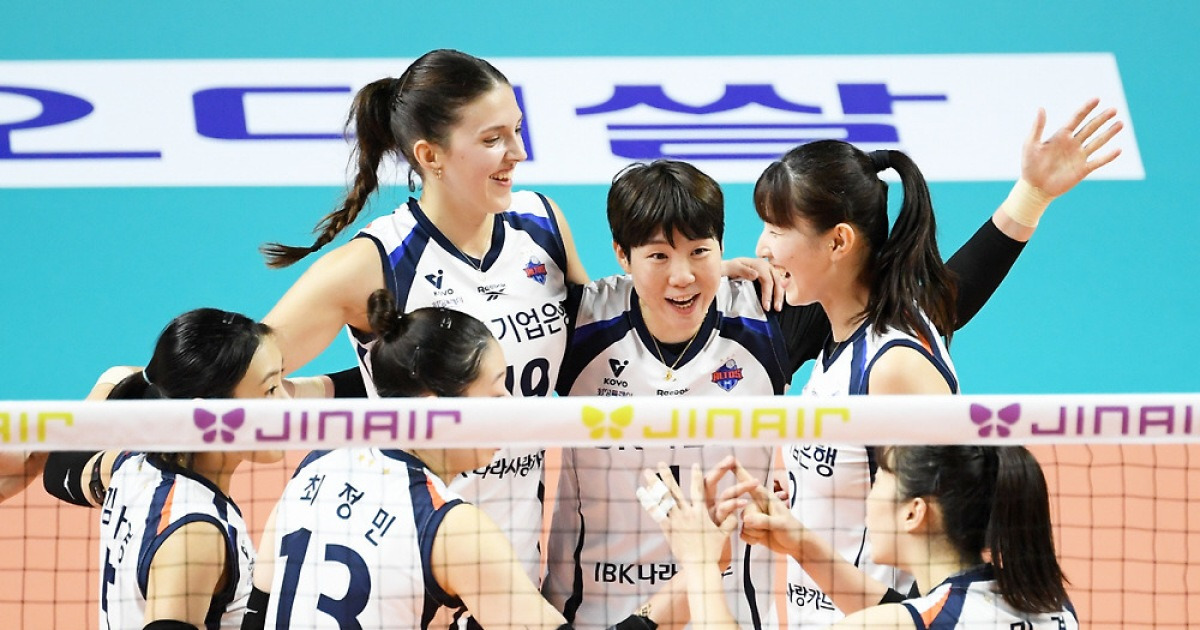 "수술하면 이대로 시즌 아웃" 21억 주고 야심차게 데려왔는데, 모든 게 꼬였다