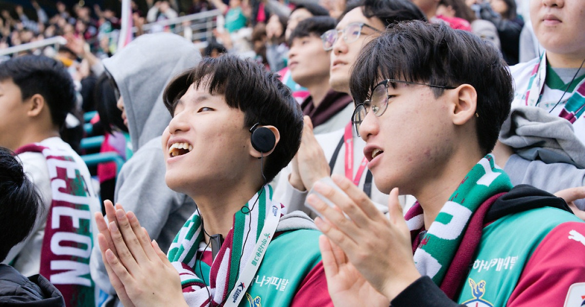 "따뜻한 동행" '모두의 축구장→목소리로 전하는 축구' 한국프로축구연맹, 국내 스포츠 최초 시각장애인 위한 음성중계 서비스