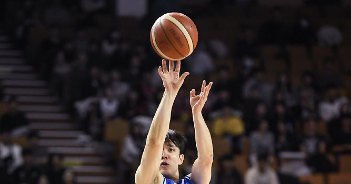 3점슛 13개...‘양궁 농구’ 삼성, 5연승 달리던 선두 정관장 눌렀다