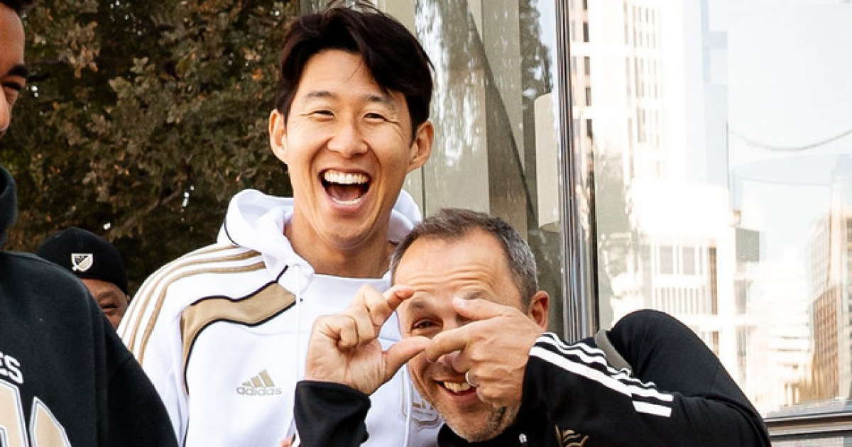 "쏘니 완전히 막는 건 불가능하죠"...'찰칵 세리머니' 체룬돌로 감독, 손흥민 있어 행복하다