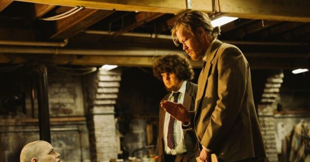 기괴한 B급 상상력, 할리우드 블랙코미디로 돌아오다