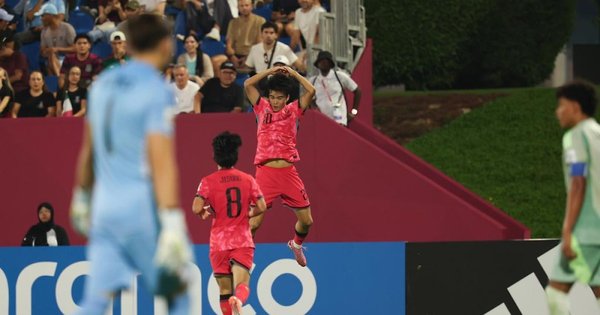 한국 축구, 월드컵서 강호 멕시코 이겼다!…U-17 WC 2-1 승리→부친상에도 대회 준비 백기태 감독, 아버지께 바친 승리