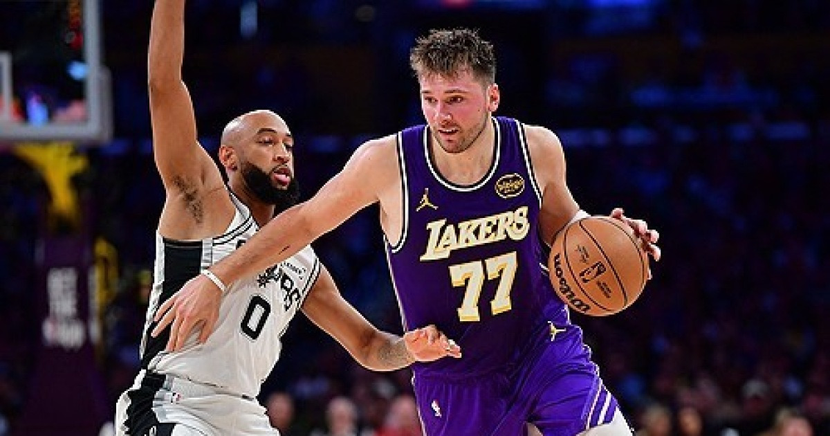 ‘돈치치·에이튼 동반 더블더블’ LAL, 웸반야마 버틴 SAS 꺾고 5연승 질주