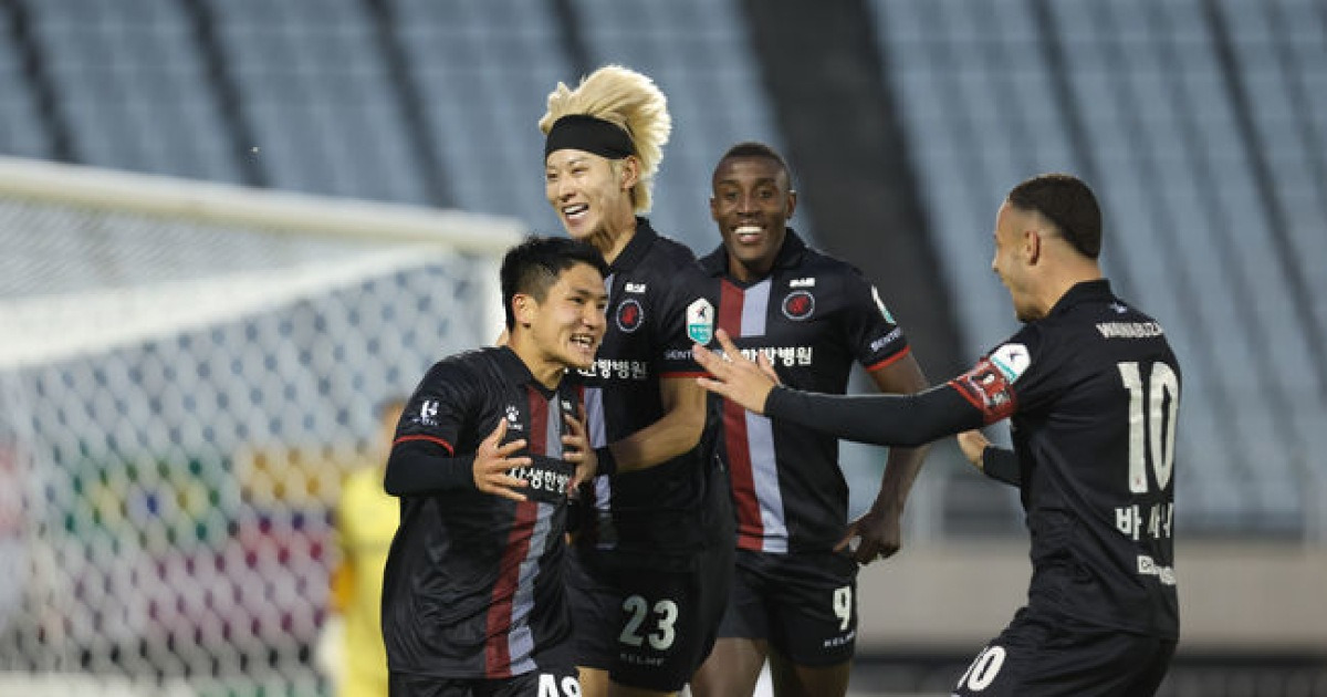 "이젠 남은 2경기뿐"...K리그2 막판 순위 싸움 총정리