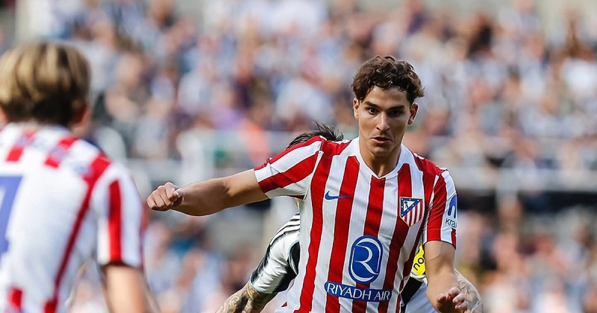 이미 2026년 여름을 바라보는 바르셀로나, 훌리안 알바레스 & 알레산드로 바스토니 영입 확정?…플릭 감독은 오늘, 바로 지금이 더 중요한데