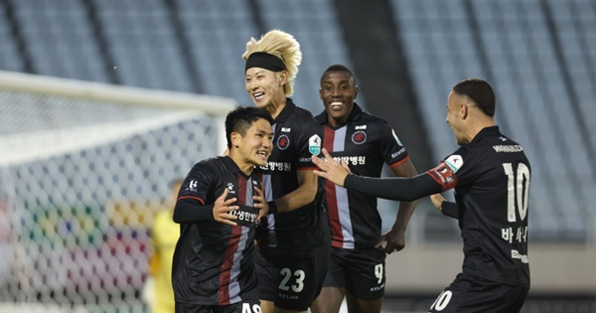 K리그2 PO·준PO행 티켓을 잡아라…3-8위 모두 경우의 수 남아