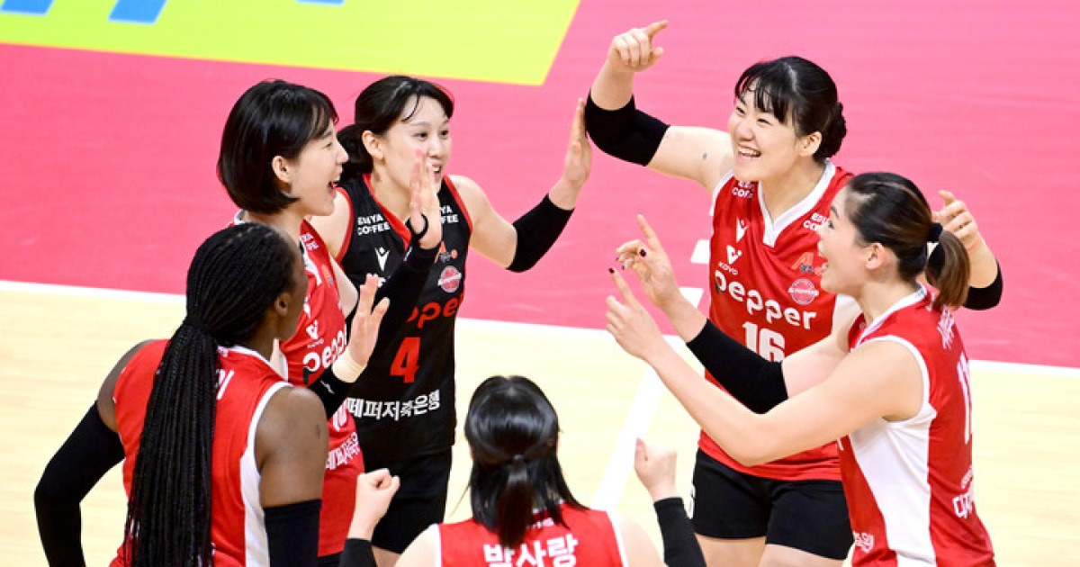 이기고, 또 이기고...'3연승' 페퍼저축은행, 실바 버티는 GS칼텍스 꺾고 시즌 초 선두 경쟁