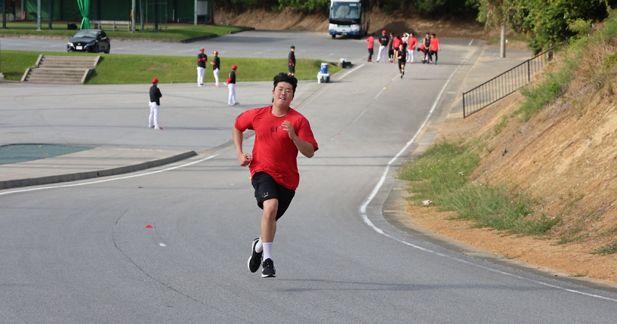 "긴급 수술 필요해" KIA 조기 귀국자 발생…감독 주시했던 강속구 유망주인데[오키나와 현장]