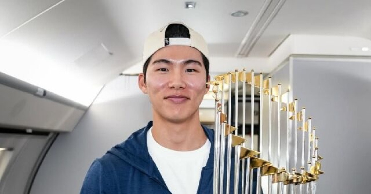 프로 첫 우승이 '월드시리즈'라니…숨길 수 없던 김혜성의 미소 "트로피? 무겁긴 하더라고요" [MD인천공항]