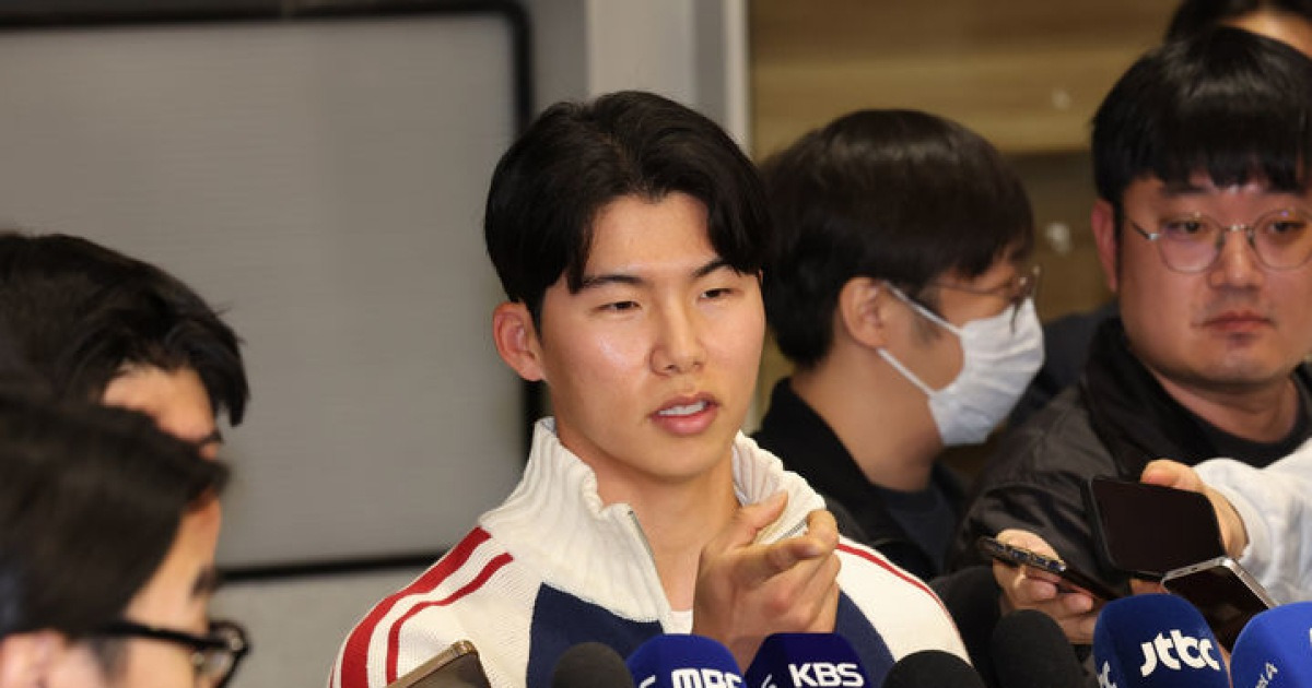 '금의환향' 김혜성, 인터뷰 중단…'부친 빚투' 시위 소동